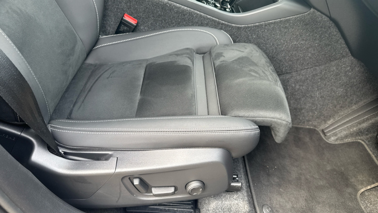 Volvo XC40 2.0 B3P Plus Black Edition 5dr Auto Petrol Estate